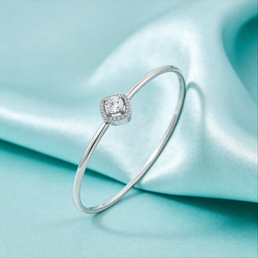 Solitaire Glow Diamond Bracelet