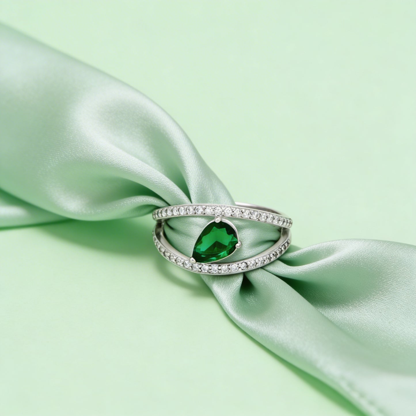 Elegant silver  emerald ring