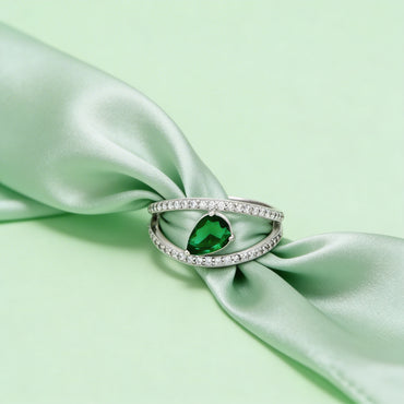 Elegant silver  emerald ring