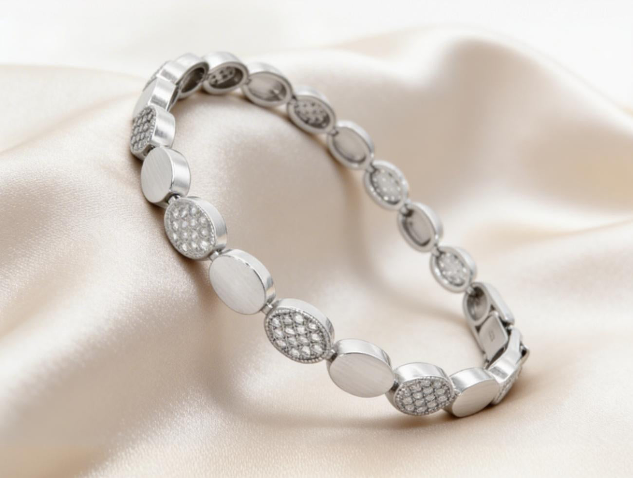 Elegant Silver Oval Link Bracelet