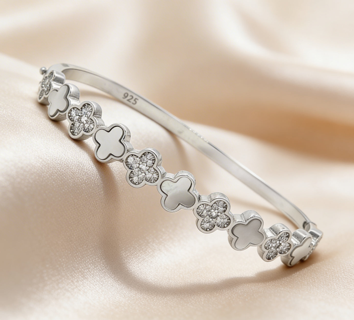 Elegant silver clover bracelet