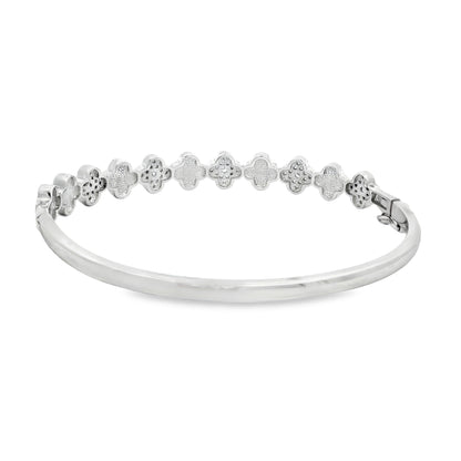 Elegant silver clover bracelet