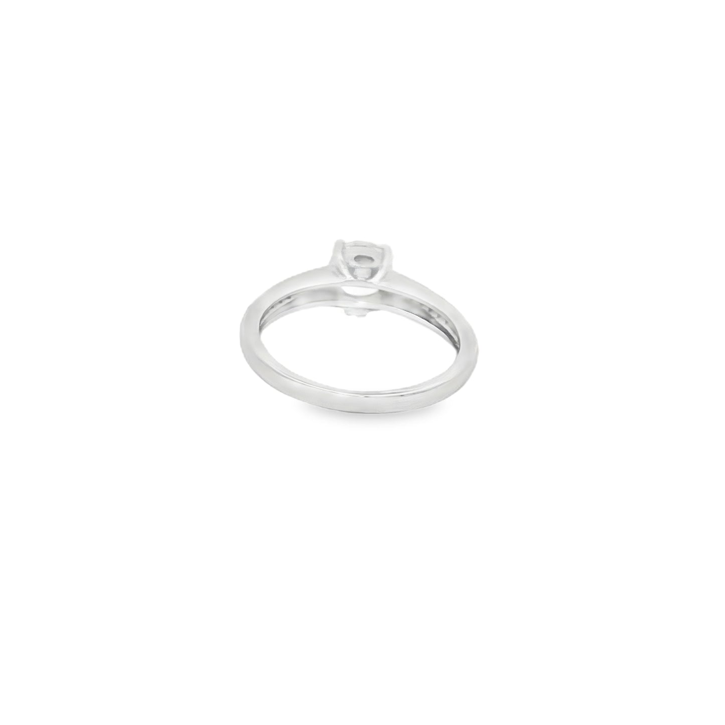 Elegant solitaire engagement ring