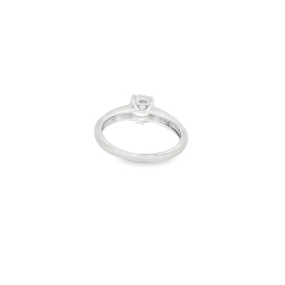 Elegant solitaire engagement ring