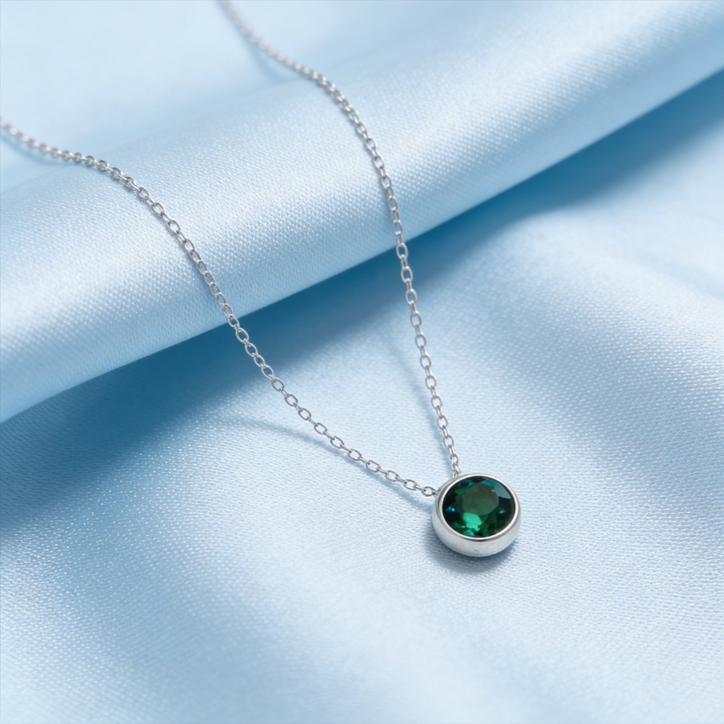 Elegant Emerald Glow Pendant