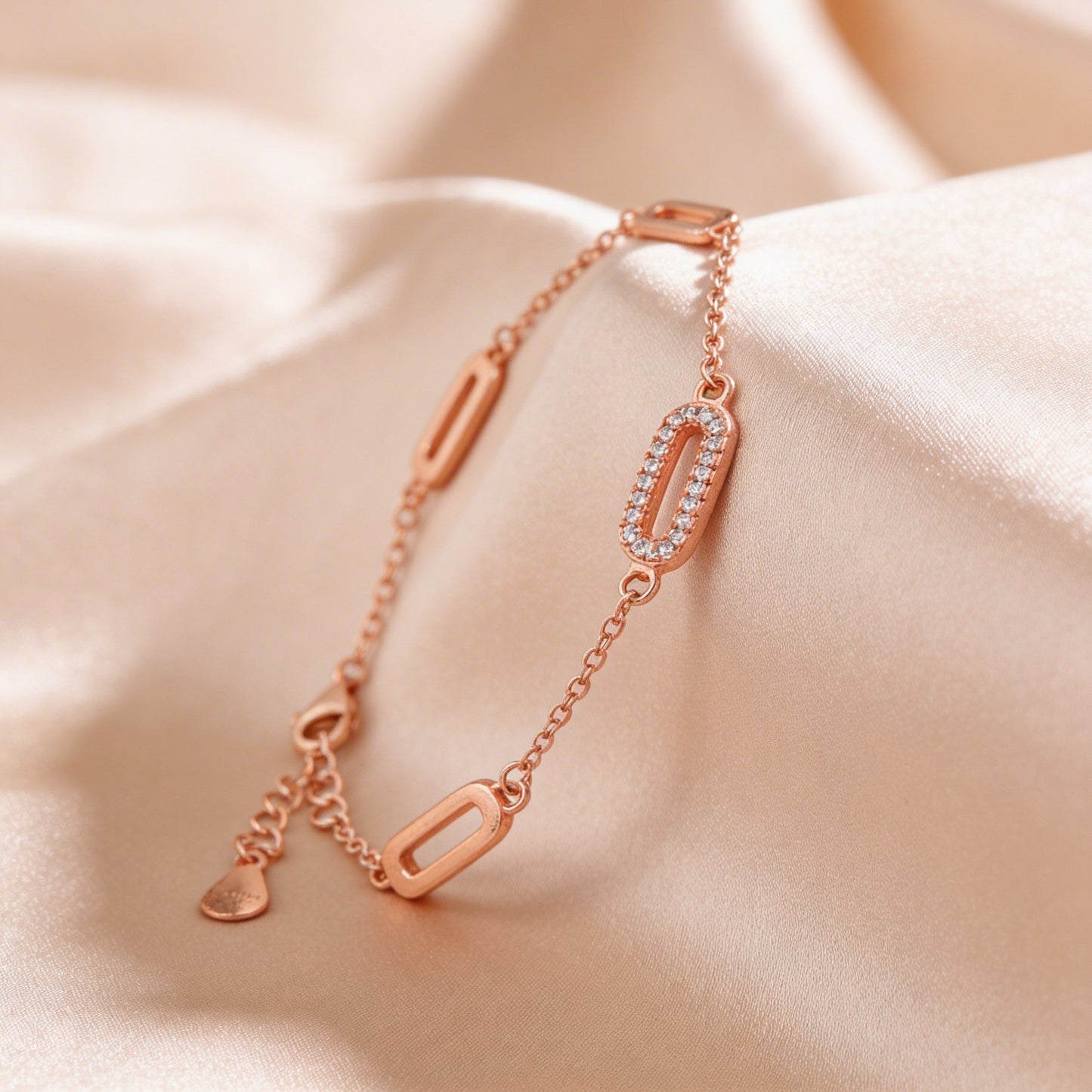 Elegant rose silver bracelet with diamonds