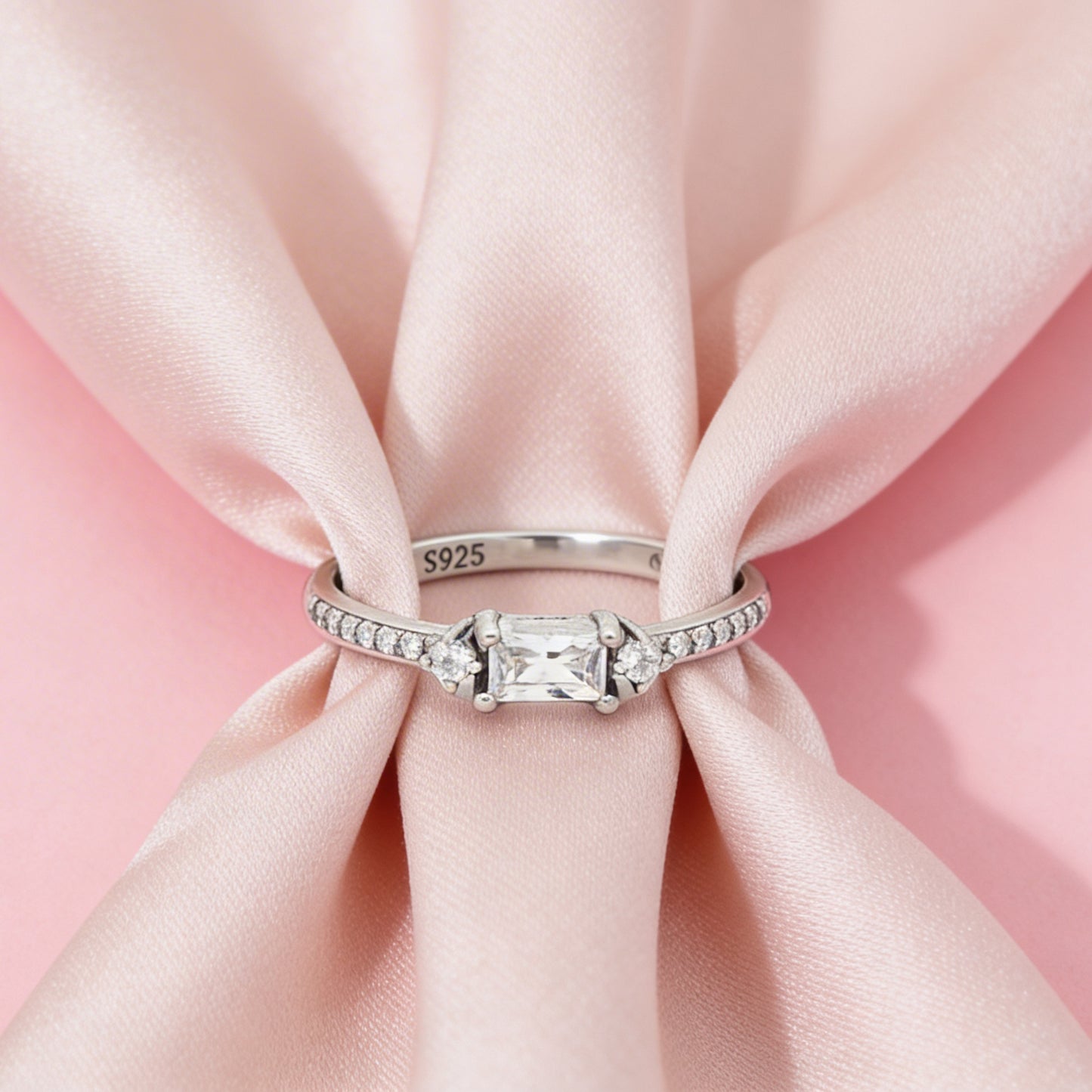 Elegant Solitaire Diamond Ring – Minimal Brilliance