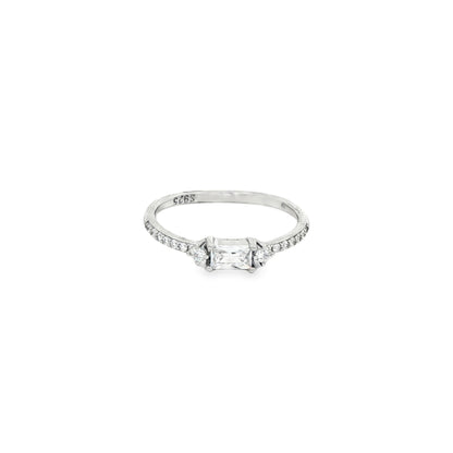 Elegant Solitaire Diamond Ring – Minimal Brilliance