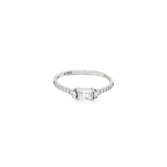 Elegant Solitaire Diamond Ring – Minimal Brilliance