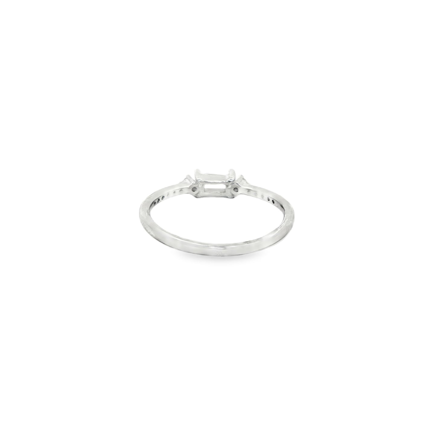 Elegant Solitaire Diamond Ring – Minimal Brilliance