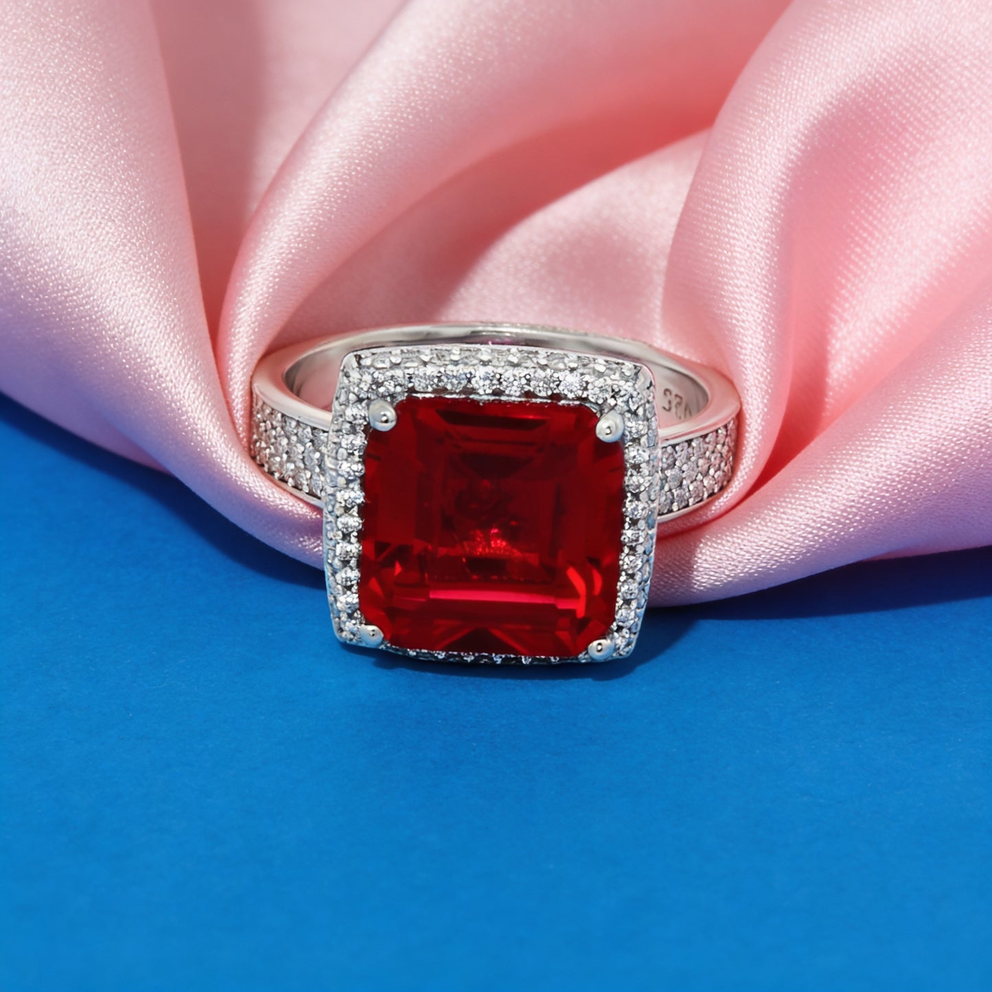 Scarlet Majesty Halo Ring