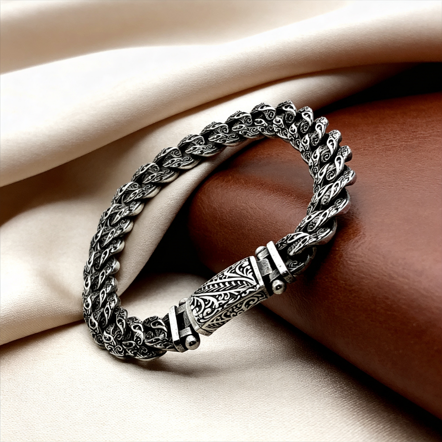Vintage Engraved Men’s Chain Bracelet