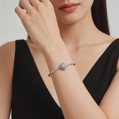 Solitaire Glow Diamond Bracelet